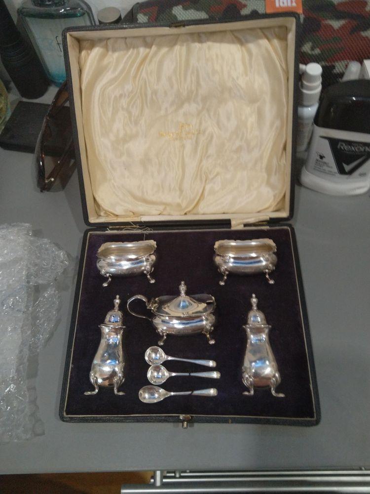 Продавам сребърен Английски сет за хайвер и подправки  1920 година