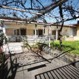 Продава многостайна къща 70 м2 с 2 парцела 330 м2 в Аспровалта, Гърция — снимка 1