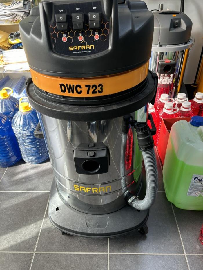 Професионални Прахосмукачки тримоторни Safran DWC 723